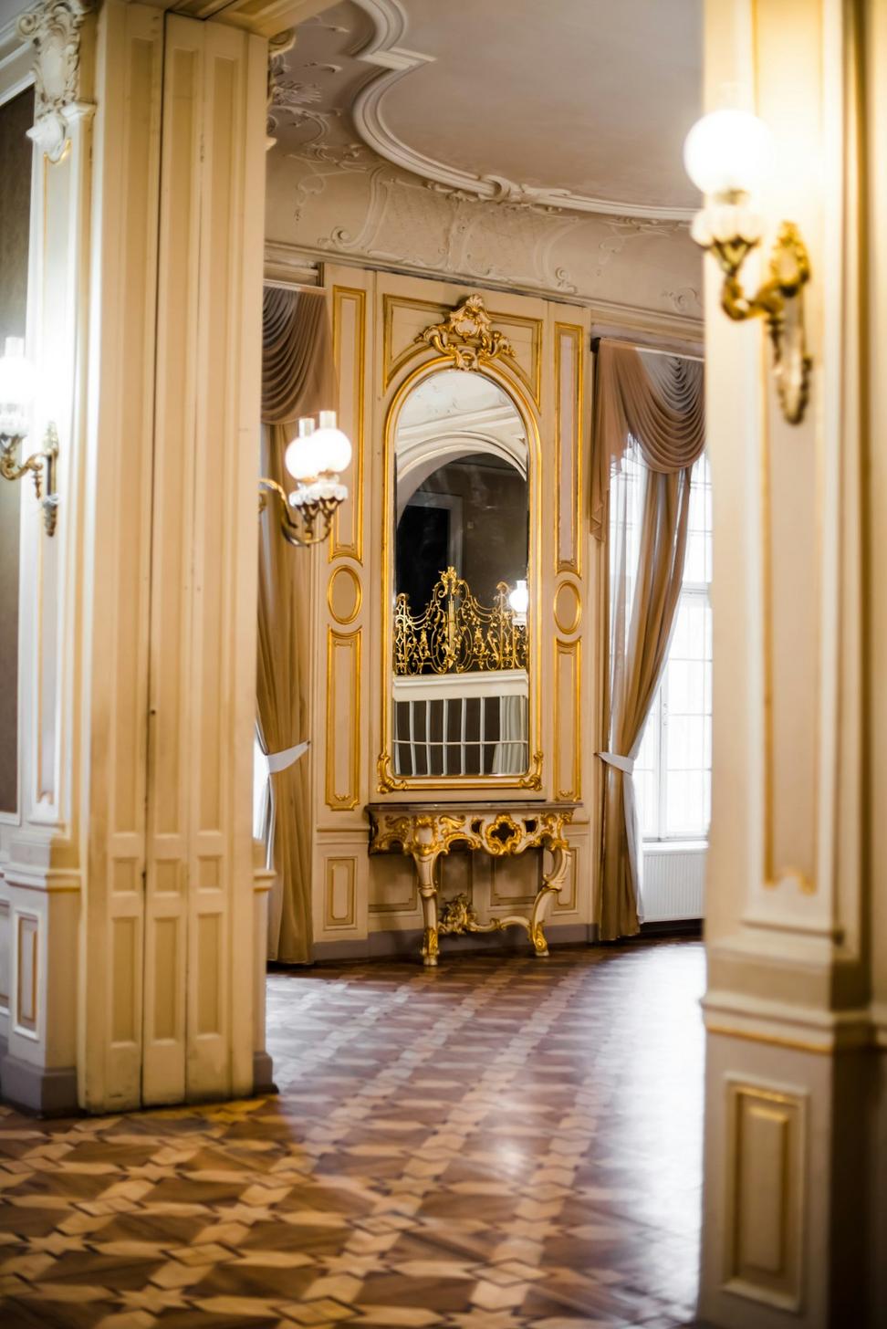 Royal Castle Suite